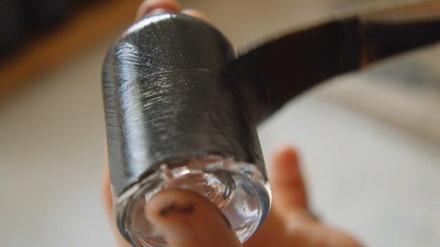 El diseñador Arturo Obegero presenta un perfume en París que recuerda a Asturias