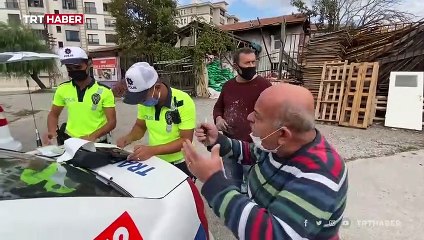 Trafik Şube Müdüründen sürücüye: Cezanı öderim, yeter ki size bir şey olmasın