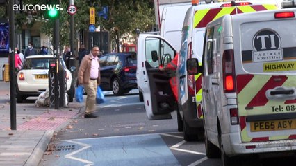 شاهد: الجنود يتكلفون بمهمة إيصال الوقود إلى محطات التوزيع في بريطانيا