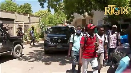 Komisè gouvènman a.i pòtoprens mèt Frantz Louis-Juste rive sezi plizyè  galon gaz kap vann nan lari