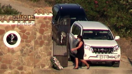El coche fúnebre sale de Cantora con los restos mortales de Doña Ana Martín