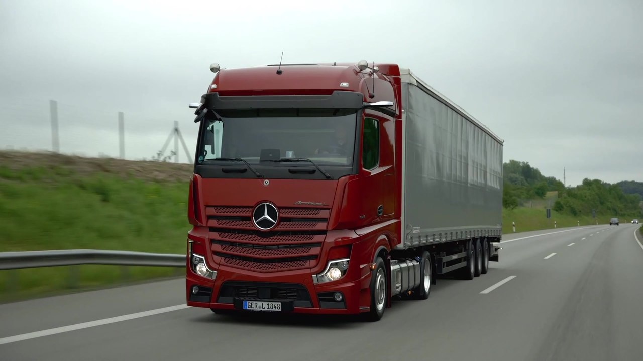 Neues Flaggschiff bei Mercedes-Benz Lkw für den klassischen Fernverkehr - der Actros L