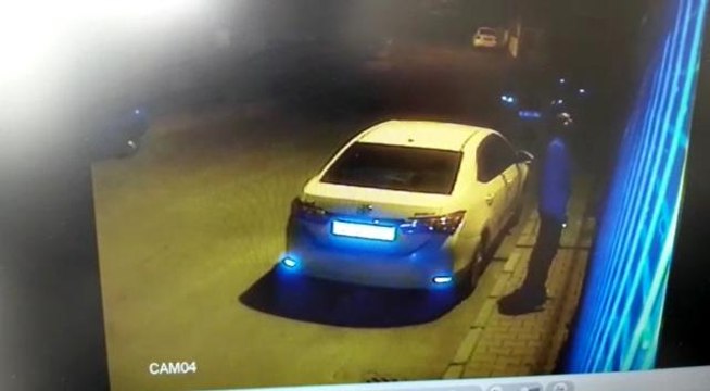 Örümcek adam gibi tırmandı, telefonu çalıp kayıplara karıştı