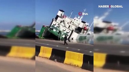 Limanda demirli gemi yan yattı