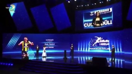 Filenin Sultanları'nın kaptanı Erdem: Atatürkçü, ülkesini ve sporu seven kadınlar olarak katkımız oluyorsa ne mutlu bize