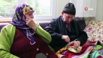 110 yaşındaki Dursun Ali dede uzun yaşamın sırrını her gün yediği bir kaşık tereyağına bağlıyor