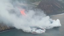 حمم بركان جزيرة لابالما تصل شواطئ المحيط الأطلسي ومخاوف من انبعاثات سامة
