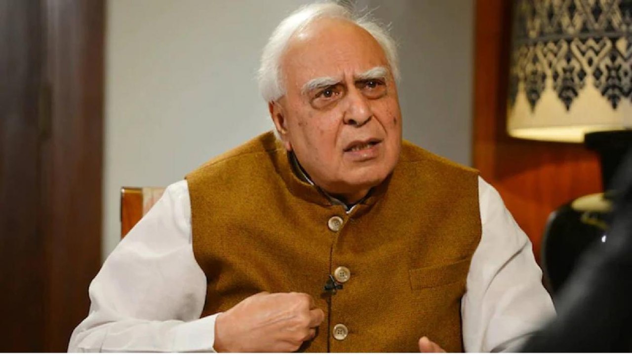 Sibal questions party leadership for Congress crisis