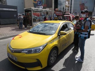 KADIKÖY'DE TAKSİCİLERE DENETİM