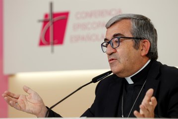 Los obispos le piden a Ayuso que se lea la carta del Papa antes de criticarle