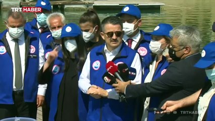 Bakan Pakdemirli, Seyhan Baraj Gölü'ne balık bıraktı