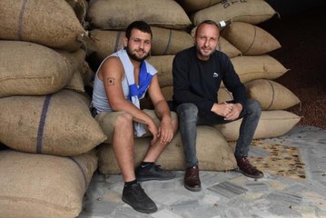 Kabuklu fındıkların içinde "yüzme" görüntülerini sosyal medyada paylaştı