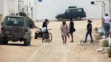 Belén Esteban aprovecha para visitar la playa de La Graciosa
