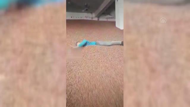 Kabuklu fındıkların içinde yüzme görüntülerini sosyal medyada paylaştı