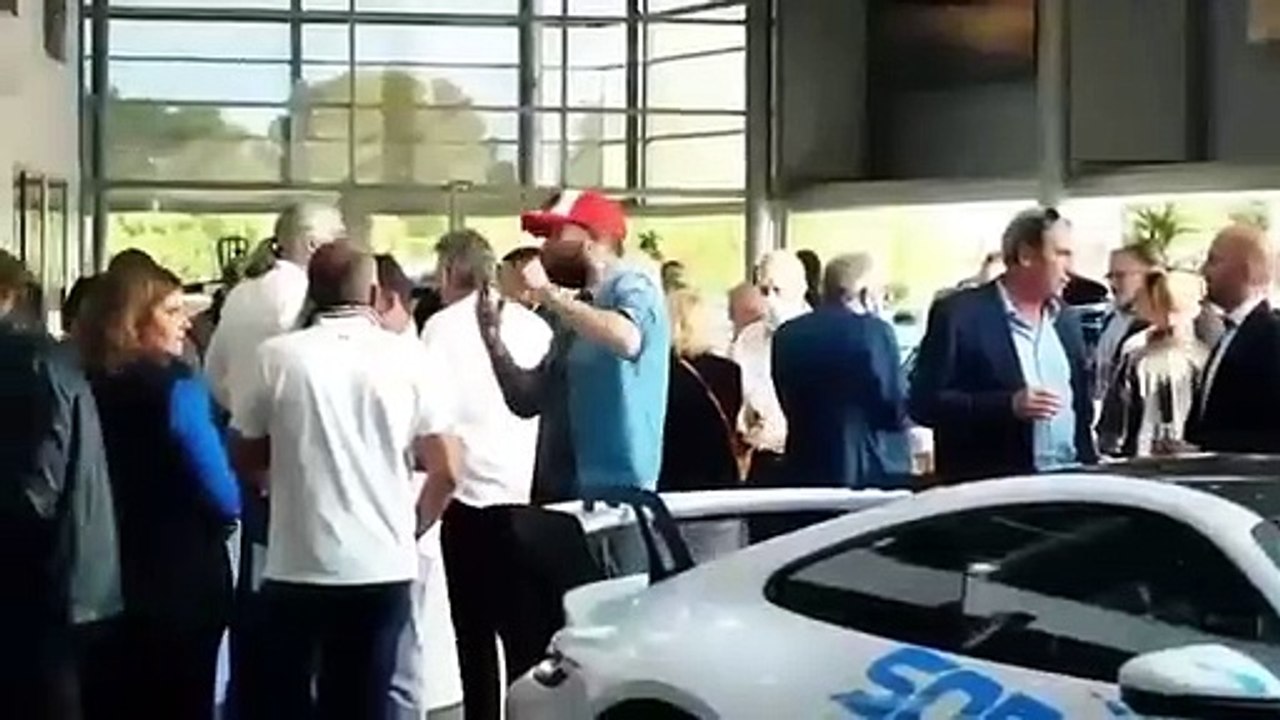 Magicien Paris pour Porsche corporate event cocktail soirée entreprise magie close up Francky Le Tricheur