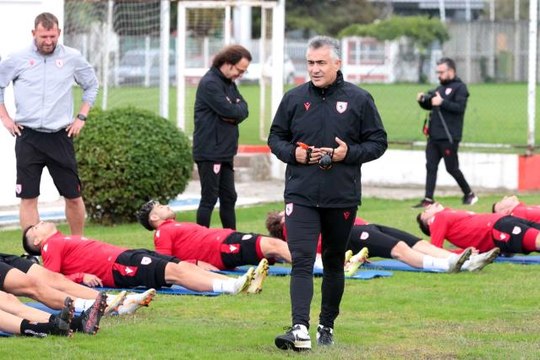 Altıparmak: Ümraniyespor'u yenip milli araya moralli girmek istiyoruz