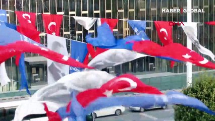 Merakla beklenen tabela asıldı