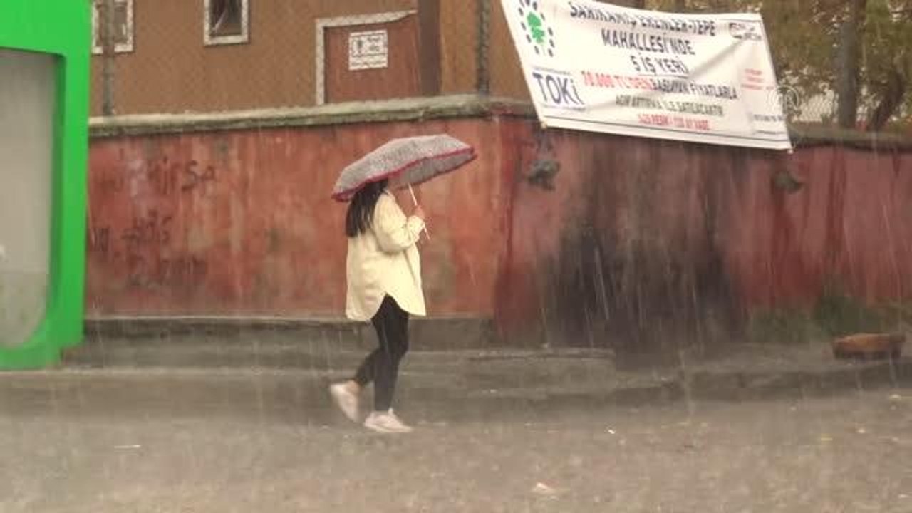 Sarıkamış'a yağan dolu kışı aratmayan manzaralar oluşturdu