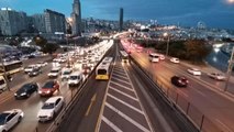 Akşam saatlerinde trafik yoğunluğu yaşanıyor