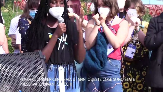 Clima, Greta e Vanessa sfilano con i Fridays For Future cantando Bella Ciao