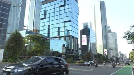 Endonezya, Kovid-19 kısıtlamalarını azalttı