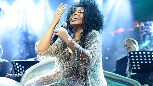 Sahte PCR testi yapmaktan yargılanan Bülent Ersoy'un 21 kişilik orkestra ekibi tutuklandı