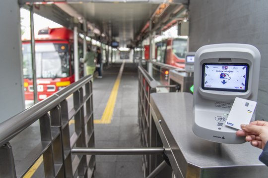 El Metrobús de CDMX ya permite el pago con tarjetas bancarias, billeteras digitales, smartphones y smartwatches