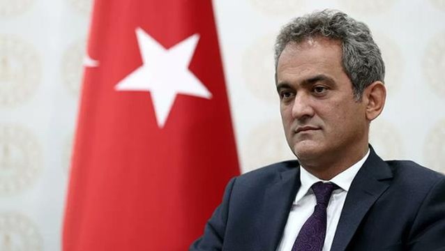 Milli Eğitim Bakanı Mahmut Özer ders saatleriyle ilgili soruyu yanıtladı: Kalabalık sınıflarda süre azaltılabilir