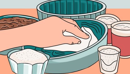 The Right Way to Grease and Flour Cake Pans