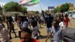 الشرطة السودانية تطلق قنابل الغاز المسيل للدموع لتفريق المتظاهرين