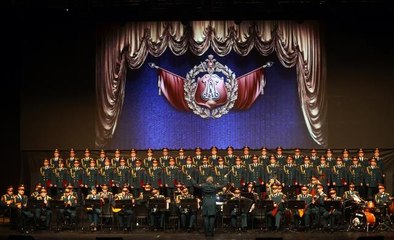 Rus Kızılordusu Korosu ve Haluk Levent Cumhuriyet Marşlarını seslendirdi