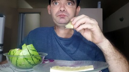 #asmr COMENDO ABACAXI E MELANCIA 
