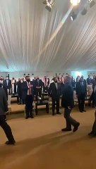 لحظة وصول جلالة الملك للقاء أبناء وبنات البادية الوسطى