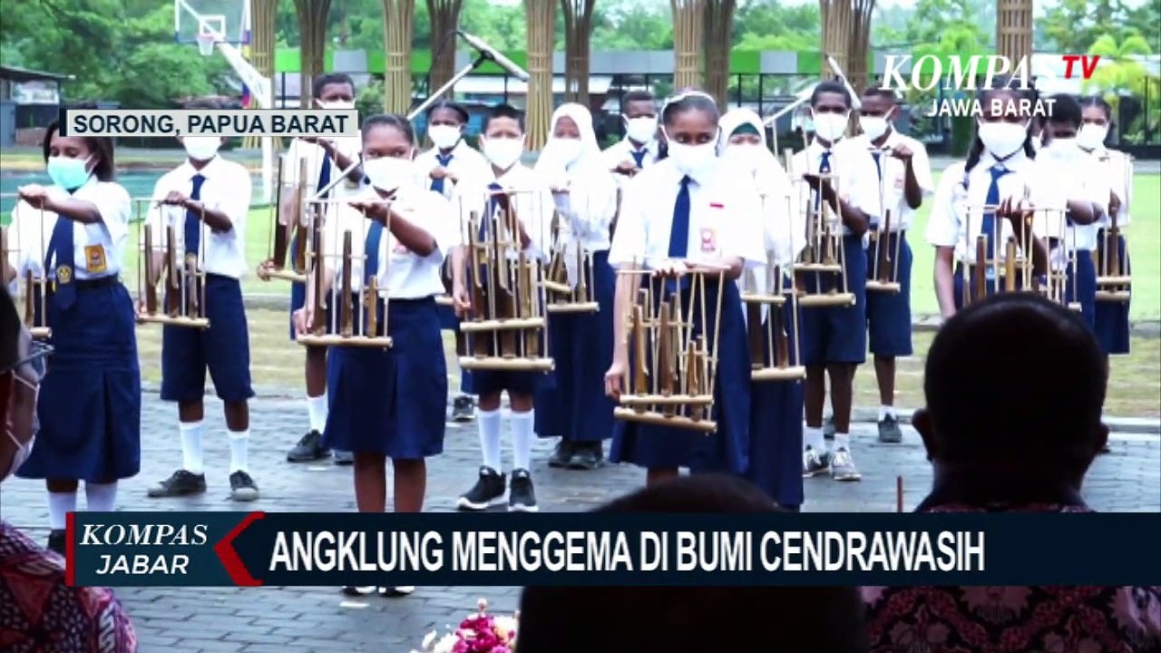 Angklung Menggema Di Bumi Cendrawasih