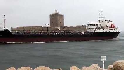 Intempéries : l’entrée du port de Lavéra sous la pluie