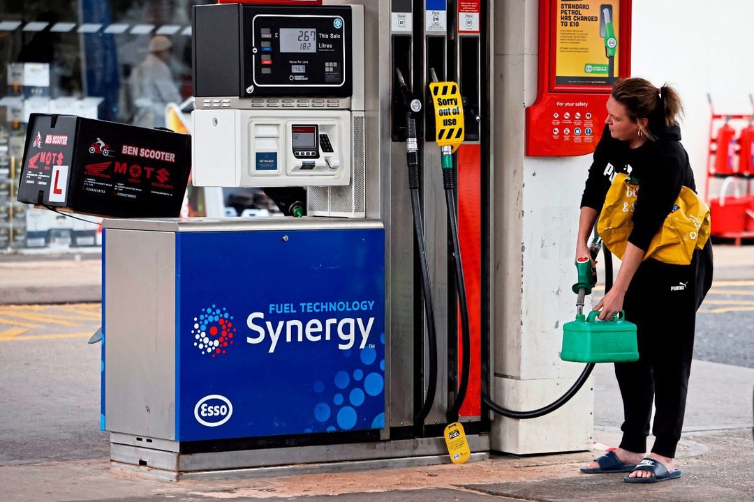 London: Schlange stehen für die Tankfüllung