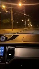 Motorista a 138 km/h, perde o controle e bate Porsche em muro; veja o vídeo