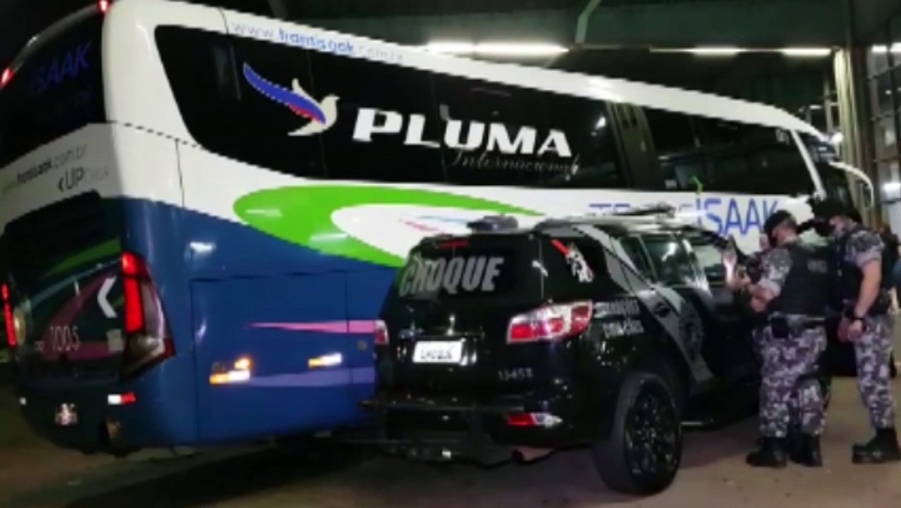 Homem e adolescente são detidos pelo Pelotão de Choque de Cascavel com quatro pistolas