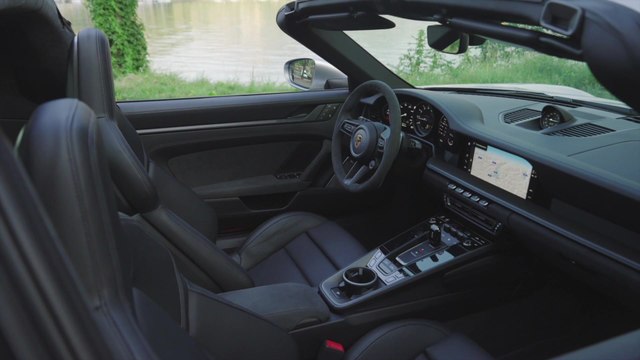 Porsche 911 Targa 4 GTS Interior Design in GT Silver Metallic