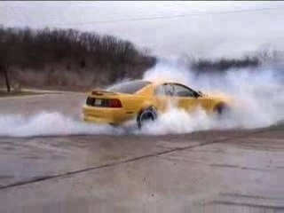 Derapage ford mustang