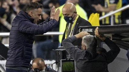 Fenerbahçe taraftarından Vitor Pereira'ya ilk tepki! Kaleci Berke Özer, kulübeden fırladı