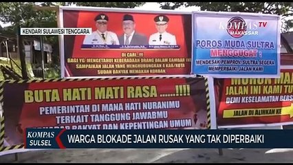 Warga Blokade Jalan Rusak Yang Tak Diperbaiki