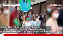 Fridays for future, manifestazione a Milano: Greta Thunberg e Vanessa Nakate guidano il corteo