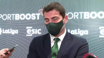 Iker Casillas huye de la prensa al escuchar el nombre de Sara Carbonero