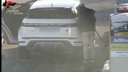 Bologna, come i ladri rubano al volo dalle auto mentre fate benzina o caricate la spesa