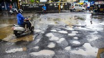 BMC spent 6531 crores, Mumbai still suffering from potholes!