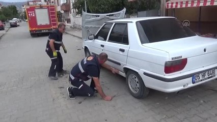 Download Video: Son dakika haber... Otomobilin motor kısmına sıkışan kediyi itfaiye kurtardı