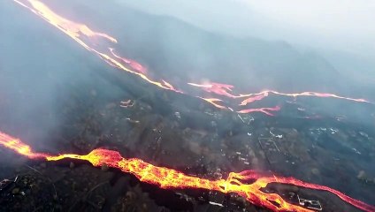 Imágenes de la nueva colada del volcán de La Palma tomadas por un dron