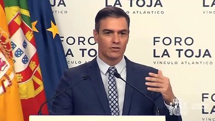 Pedro Sánchez afea la falta de mujeres en su intervención en el Foro de la Toja