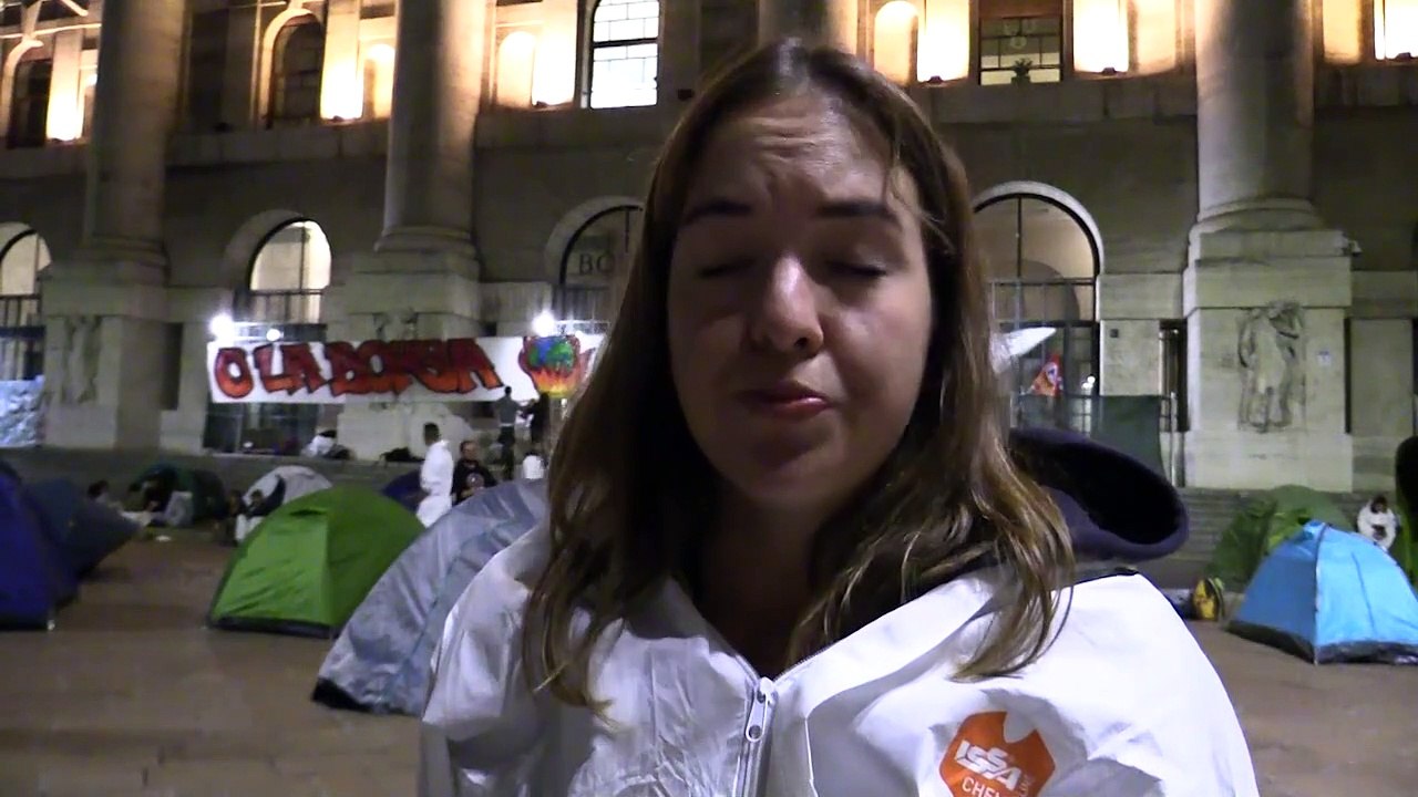 Milano, attivisti occupano piazza Affari: "La finanza è responsabile della crisi climatica"